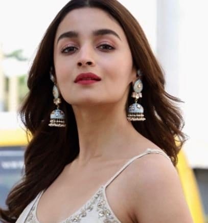 Alia Bhatt Biography, Family, Boy Friend, Height, Age, And More